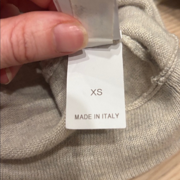 Brunello Cucinelli Light Gray and Cream Cashmere Top - Picture 4 of 5